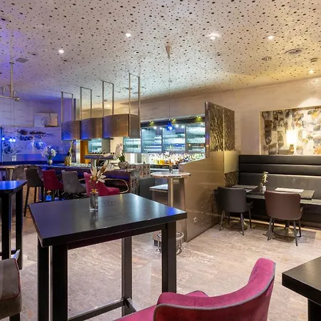 Plaza Stuttgart-ditzingen 迪琴根